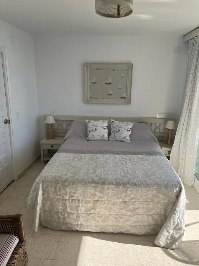 Large Three Bedroom Apartment Panoramic Sea Views إِستيبونا 0*,  إسبانيا
